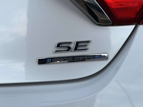 Used 2016 Toyota Camry SE image 35