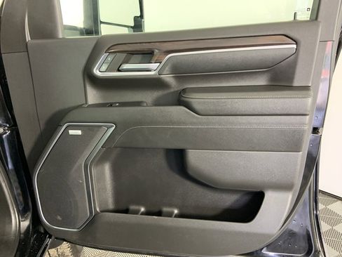 Used 2024 GMC Sierra 3500 SLT w/ SLT Convenience Package image 24