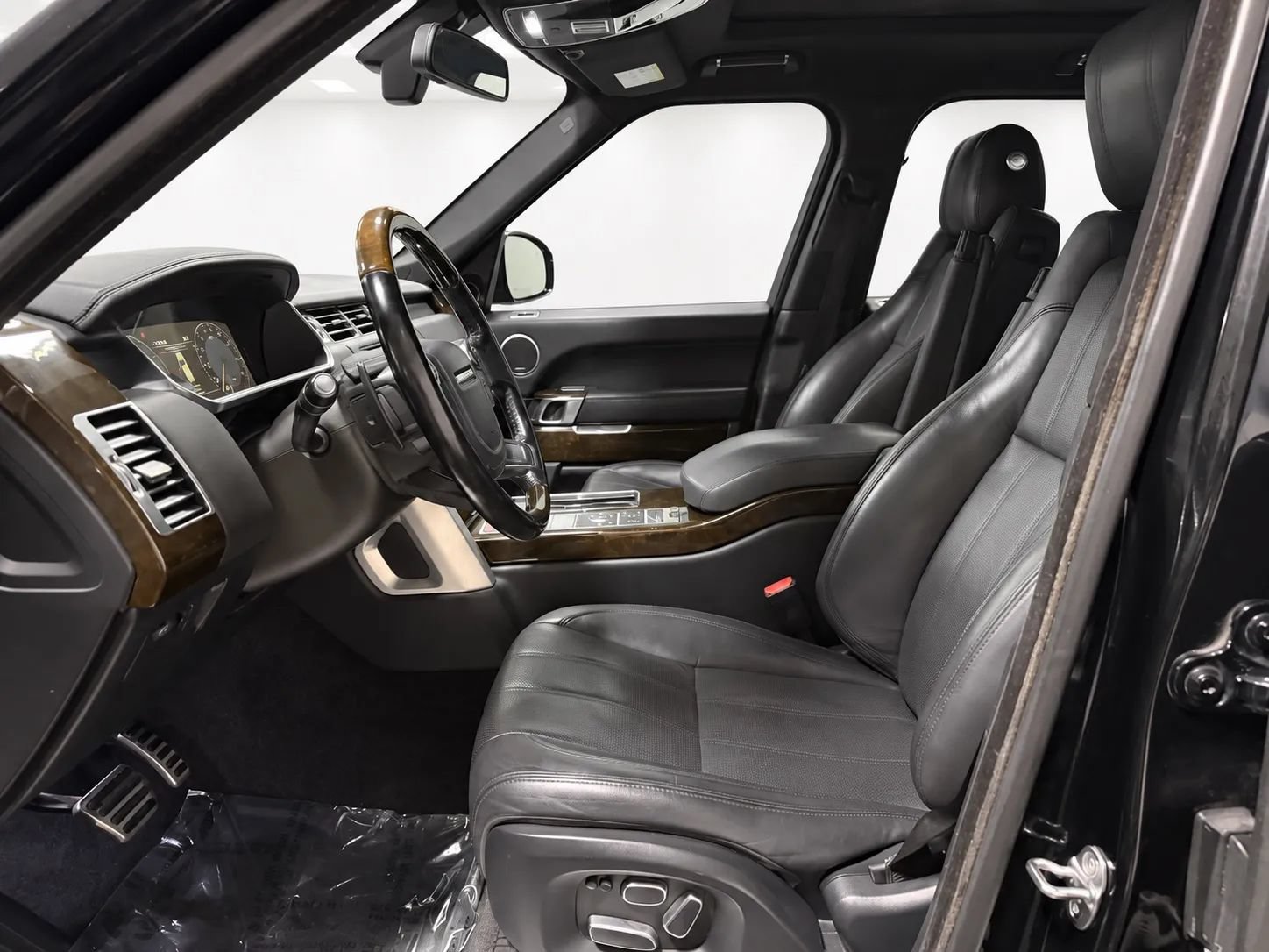 Used 2014 Land Rover Range Rover Supercharged AWD/4WD image 11