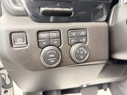 Used 2024 Chevrolet Silverado 1500 High Country w/ Technology Package AWD/4WD image 14