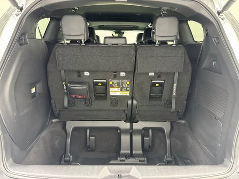 Used 2025 Toyota Sienna Platinum AWD/4WD image 29