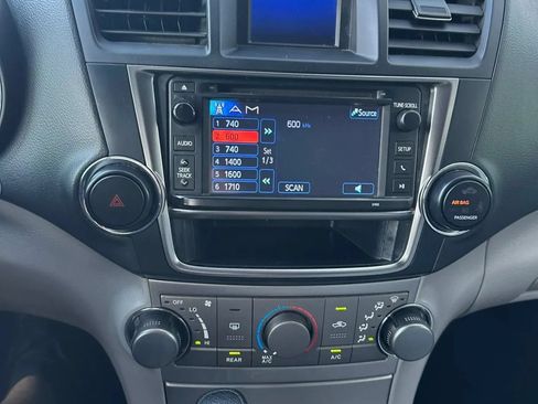 Used 2013 Toyota Highlander FWD image 4