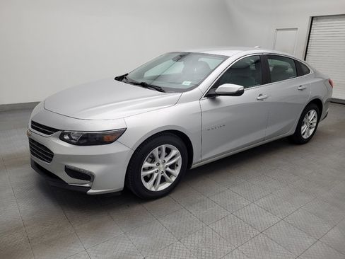 Used 2018 Chevrolet Malibu LT w/ Driver Confidence Package image 2
