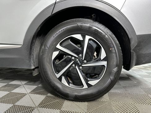 Used 2023 Kia Sportage LX image 9