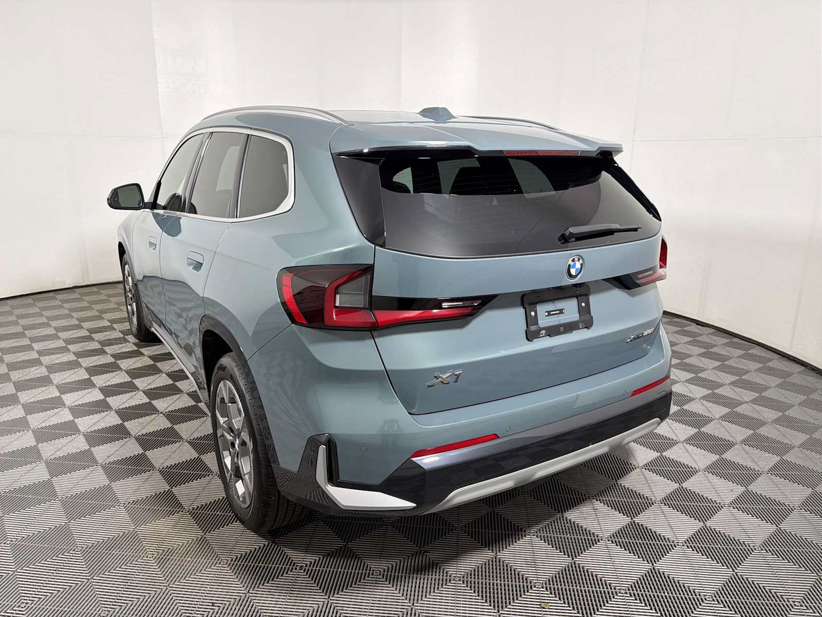 Used 2026 BMW X1 xDrive28i w/ Convenience Package AWD/4WD image 5