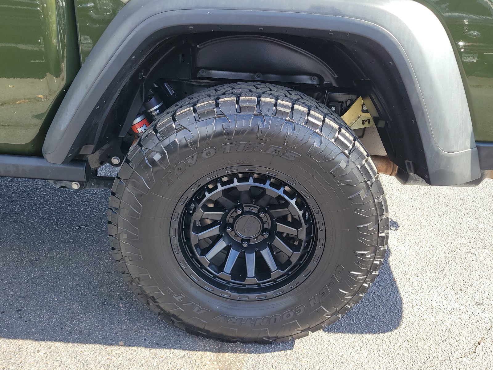 Used 2021 Jeep Gladiator Mojave AWD/4WD image 12