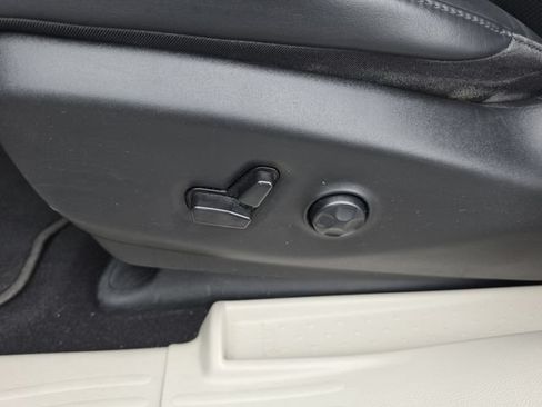 Used 2023 Chrysler Pacifica Touring-L FWD image 31