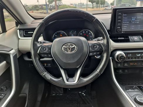 Used 2022 Toyota RAV4 XLE Premium AWD/4WD image 13