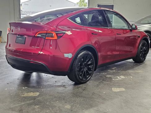Used 2024 Tesla Model Y Long Range AWD/4WD image 4