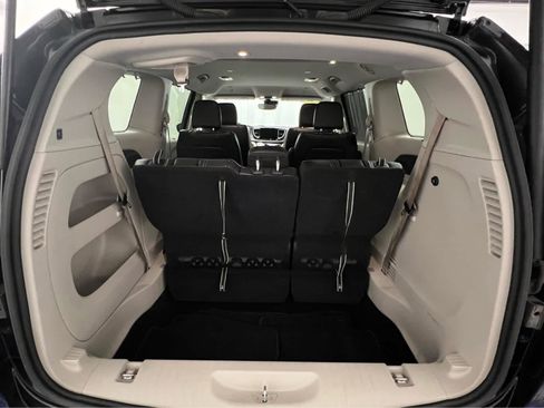 Used 2022 Chrysler Pacifica Touring-L image 21