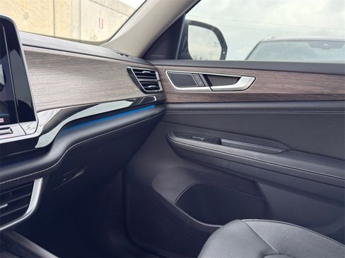 New 2025 Volkswagen Atlas SEL image 22