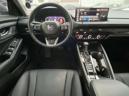 Used 2025 Honda Accord Touring image 9