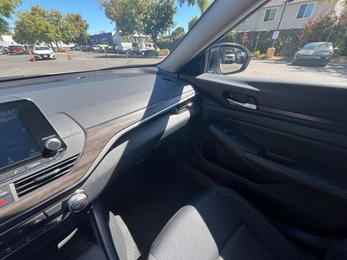 Used 2025 Nissan Altima 2.5 SV FWD image 35