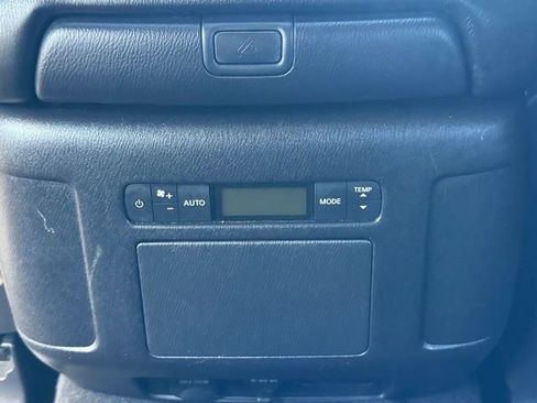 Used 2022 Nissan Armada SL w/ Captain's Chairs Package image 18