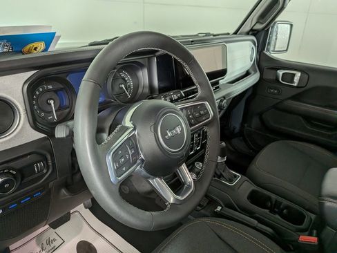 Certified 2025 Jeep Wrangler Unlimited Sahara w/ Safety Group image 20