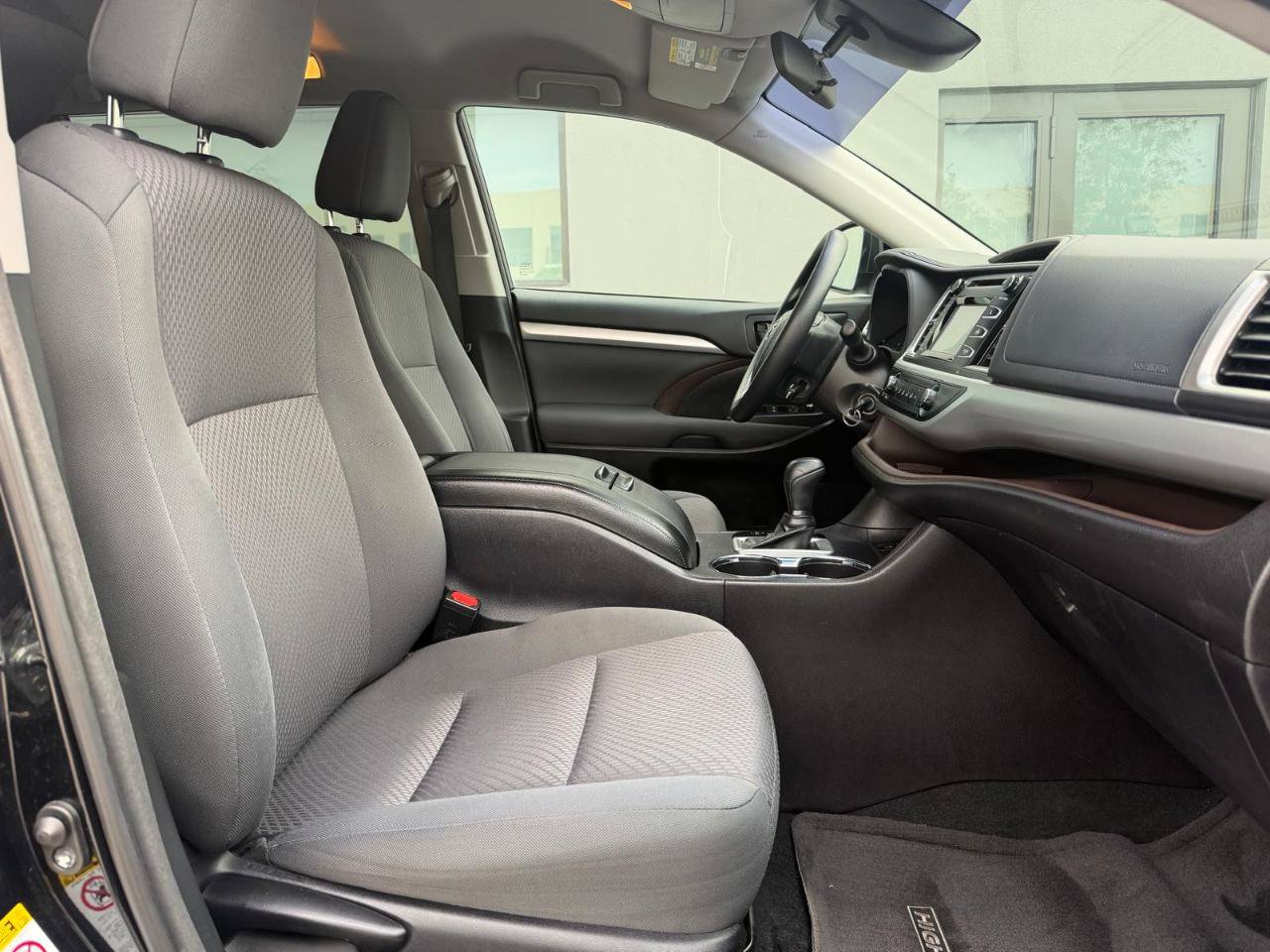 Used 2018 Toyota Highlander LE FWD image 13