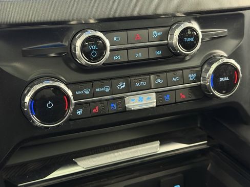 Used 2025 Ford F450 Platinum w/ FX4 Off-Road Package image 17