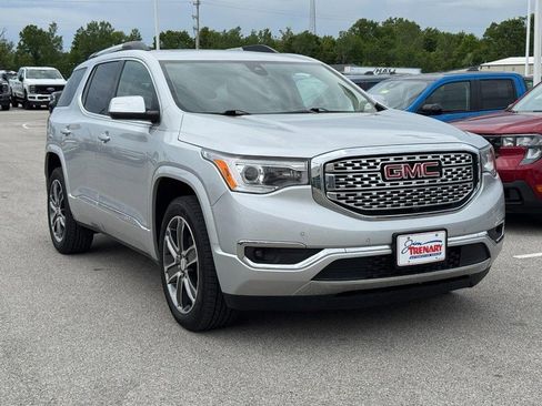 Used 2019 GMC Acadia Denali w/ Technology Package FWD image 2