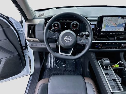 Certified 2025 Nissan Pathfinder Platinum w/ Cargo Package FWD image 21