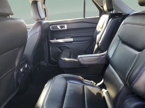 Used 2022 Ford Explorer XLT w/ Equipment Group 202A image 10