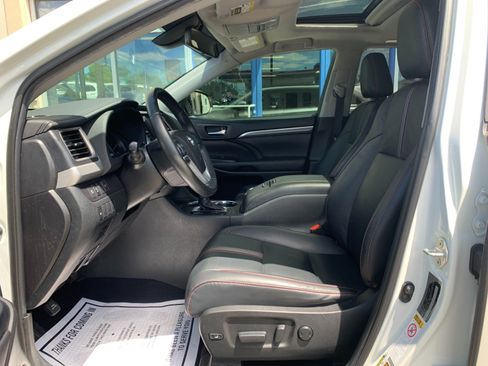 Used 2019 Toyota Highlander SE AWD/4WD image 12