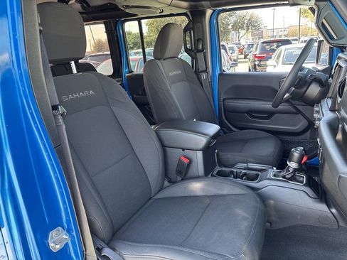 Used 2023 Jeep Wrangler Unlimited Sahara AWD/4WD image 25