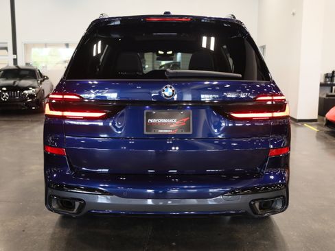 Used 2024 BMW X7 xDrive40i w/ M Sport Package AWD/4WD image 5