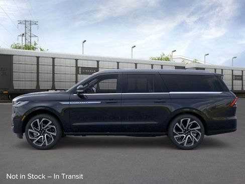 New 2026 Lincoln Navigator L Reserve image 3