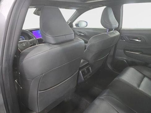 Used 2023 Toyota Crown AWD/4WD image 12