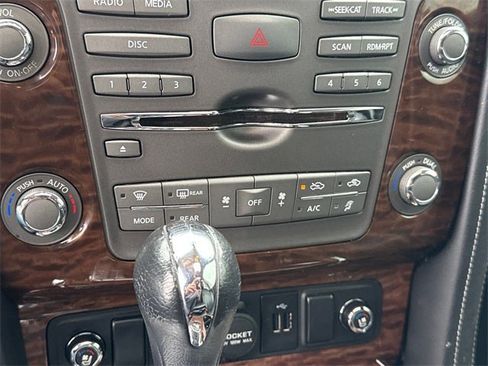 Used 2018 Nissan Armada Platinum w/ Interior Lighting Package image 31
