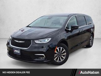 Used 2024 Chrysler Pacifica Limited FWD video 1