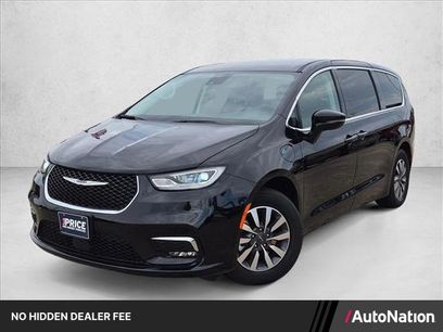 Used 2024 Chrysler Pacifica Limited