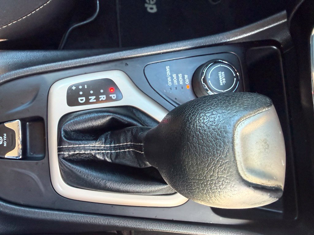 Used 2018 Jeep Cherokee Latitude w/ Safety Group AWD/4WD image 58