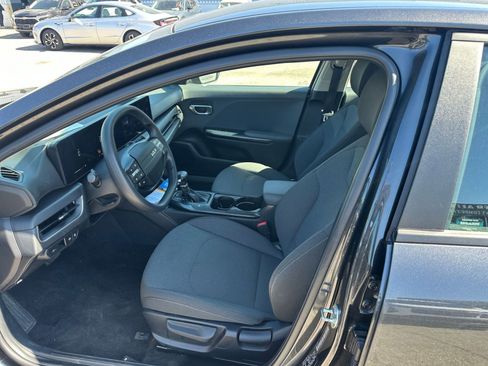 Used 2025 Kia K4 LXS image 24