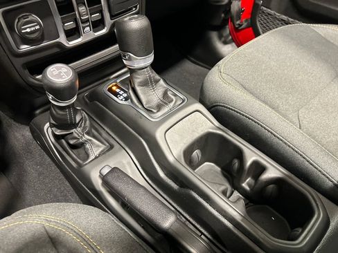Used 2025 Jeep Wrangler Unlimited Sahara w/ Safety Group AWD/4WD image 24