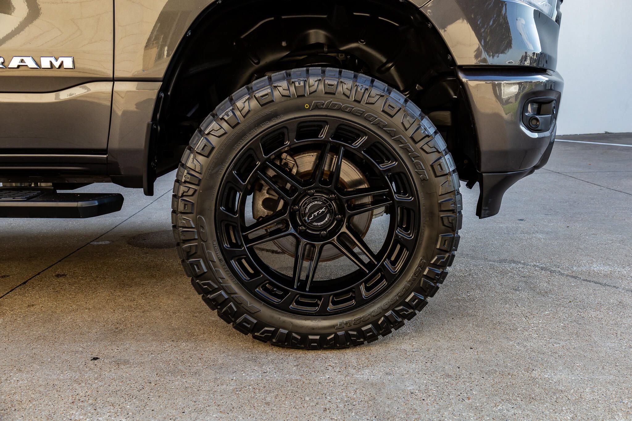 Used 2023 RAM 1500 Laramie AWD/4WD image 12