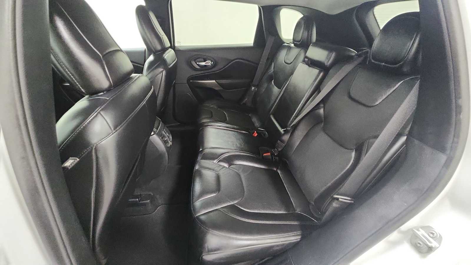 Used 2020 Jeep Cherokee Limited AWD/4WD image 23