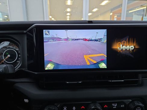 Used 2024 Jeep Gladiator Mojave w/ Convenience Group image 23