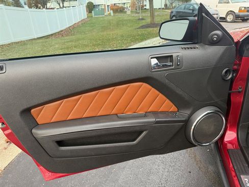 Used 2010 Ford Mustang GT image 22