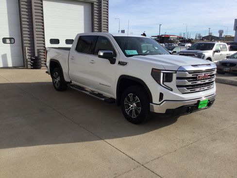 Used 2024 GMC Sierra 1500 SLE image 4