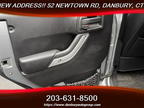 Used 2014 Jeep Wrangler Unlimited Sahara w/ Dual Top Group AWD/4WD image 20