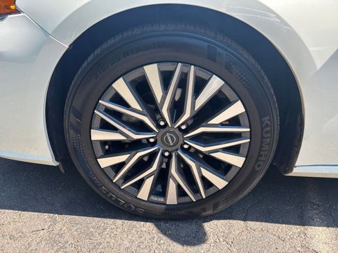 Used 2025 Nissan Altima 2.5 SV FWD image 30
