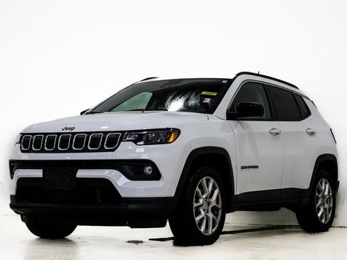 Used 2022 Jeep Compass Latitude w/ Sun and Sound Group image 3