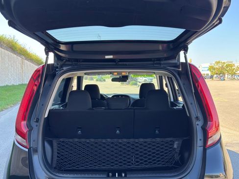 Used 2020 Kia Soul S FWD image 5