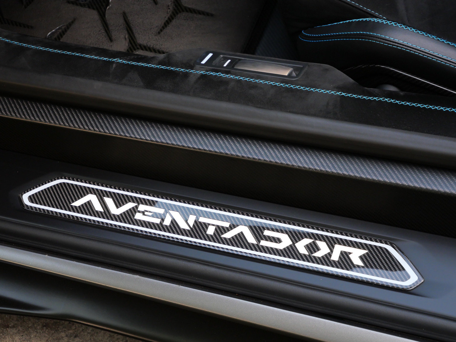 Used 2020 Lamborghini Aventador SVJ AWD/4WD image 30