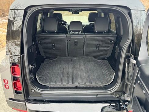 Used 2023 Land Rover Defender 110 X-Dynamic SE image 7