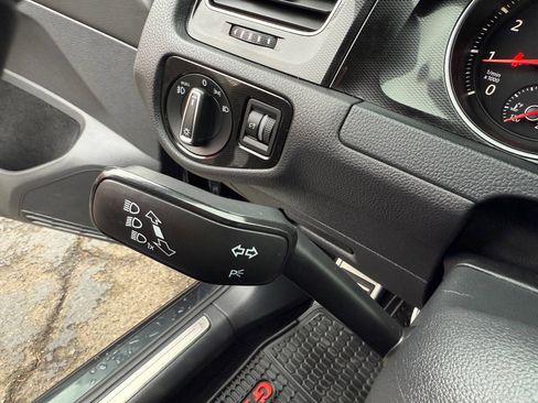 Used 2015 Volkswagen Golf 4-Door image 32