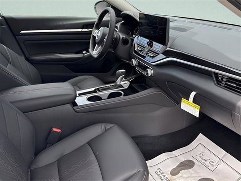 New 2025 Nissan Altima 2.5 SR w/ SR Premium Package image 17