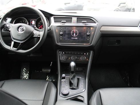 Used 2020 Volkswagen Tiguan SE w/ 3rd Row Seat Package image 15