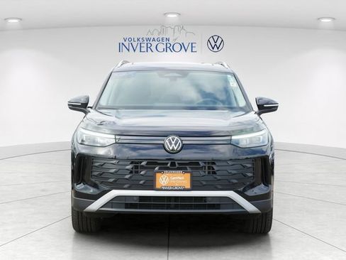 Certified 2026 Volkswagen Tiguan SE AWD/4WD image 2